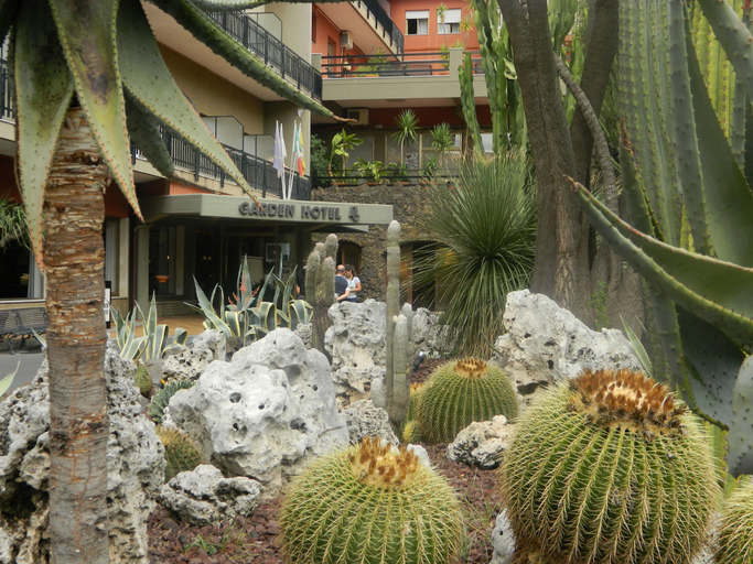 Exterior & Views 2, Garden Hotel, Catania