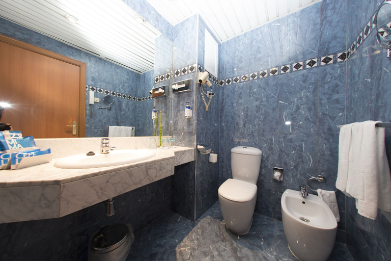 Bathroom 5, Exe Sevilla Macarena, Sevilla