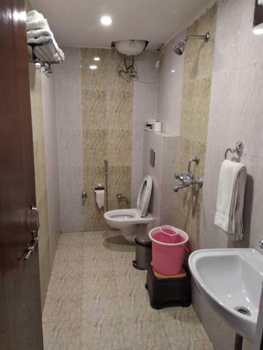 Bathroom 3, Dwivedi Hotels Hotel Elena, Chandauli