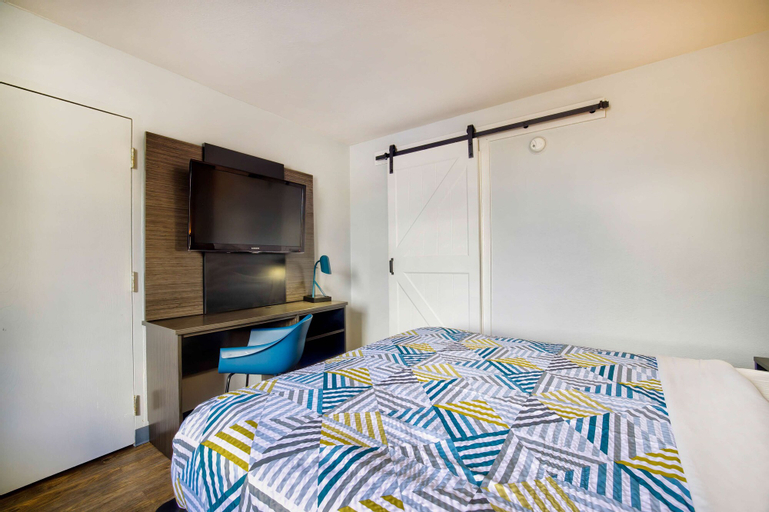 Bedroom 3, Motel 6 Jackson, MS, Hinds