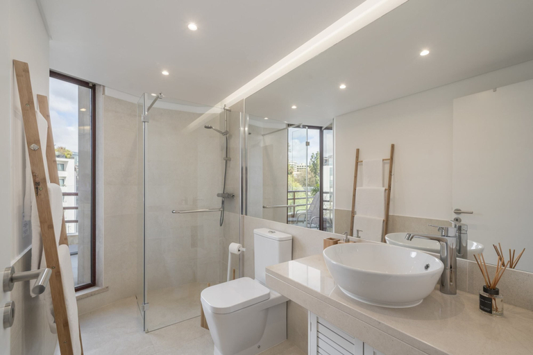 Bathroom 4, The Boats and Mountain Apartment, Funchal