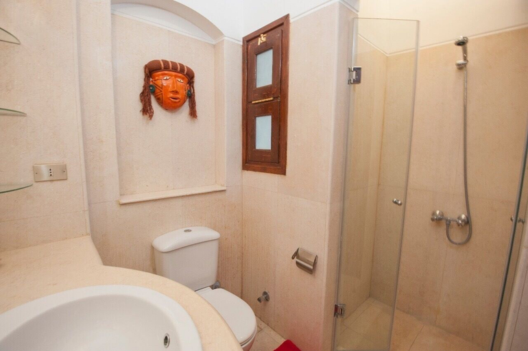 Bathroom, Apartment Overlooking Pool & Lagoon, Al-Ghurdaqah 2