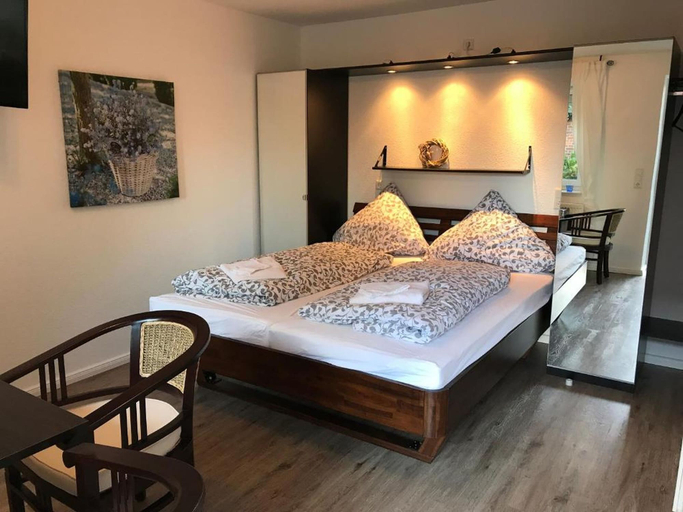Bedroom 4, Landgasthaus Leezdorfer Hof, Aurich