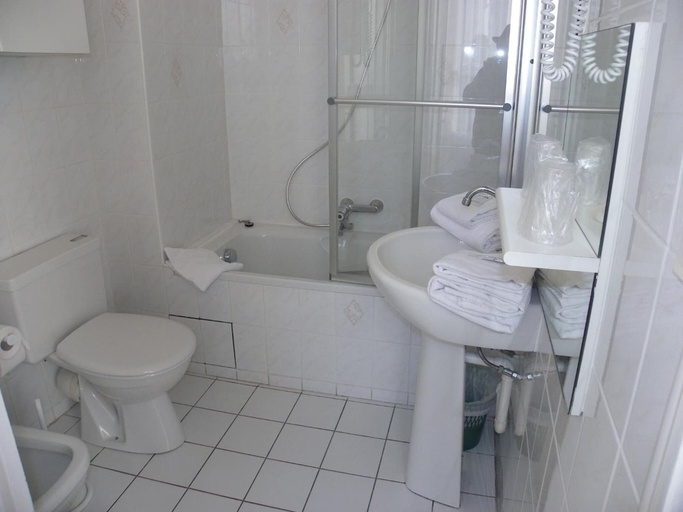 Bathroom 4, Hôtel Moderne, Allier