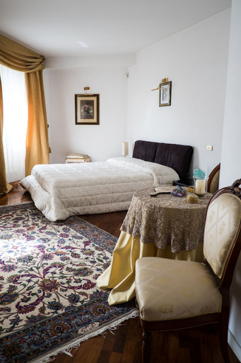 Bedroom 2, Vela Sea, Macerata