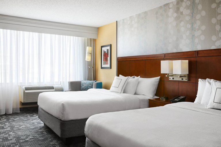 Bedroom 3, Courtyard by Marriott Newark Downtown, Newark