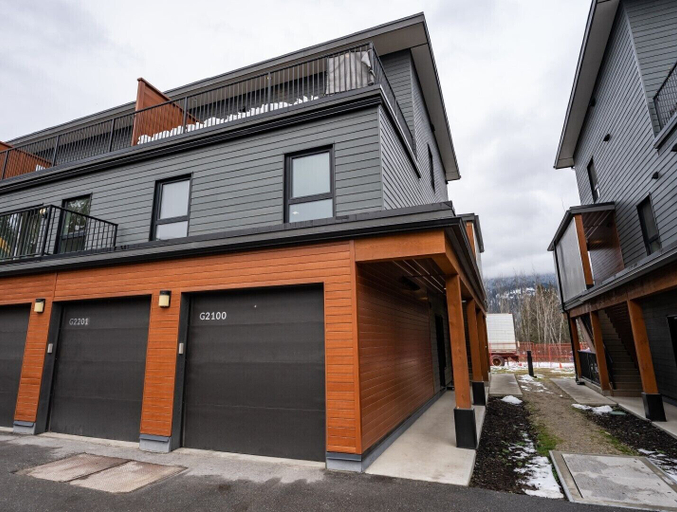 Exterior & Views, Niska’s Den by Revelstoke Vacations, Columbia-Shuswap