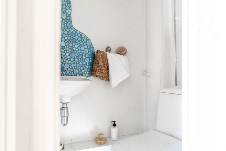 Bathroom, Cozy and peaceful studio apartment, Uusimaa