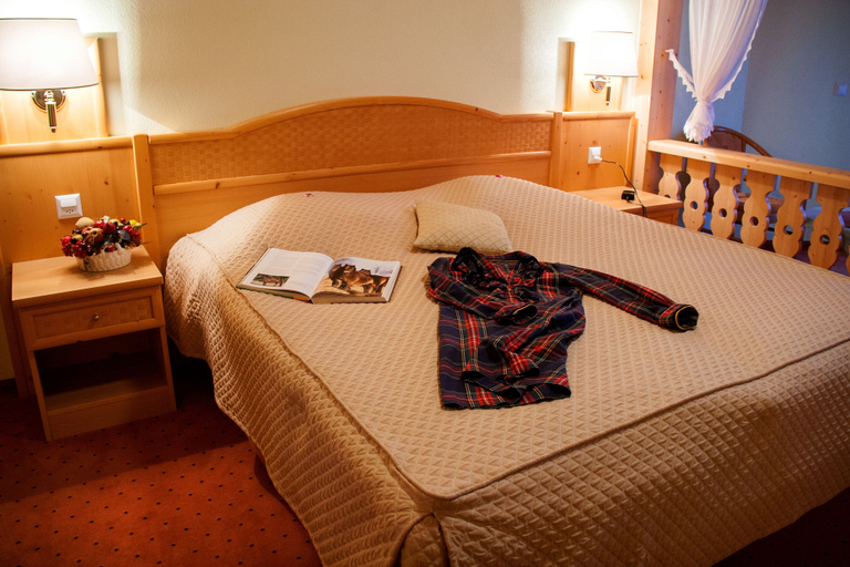 Bedroom 4, Seehotel Jaegerhof Hubertus, Niedersimmental