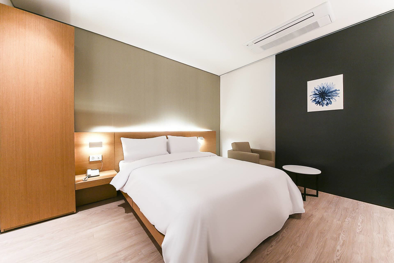 Bedroom 2, Golden River Hotel, Geum-cheon