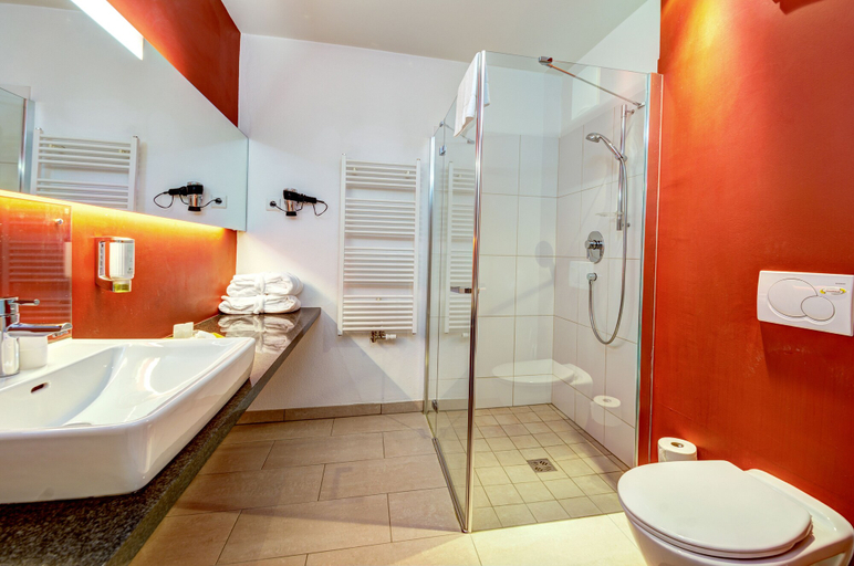 Bathroom 4, AlpenParks Hotel Maria Alm, Zell am See