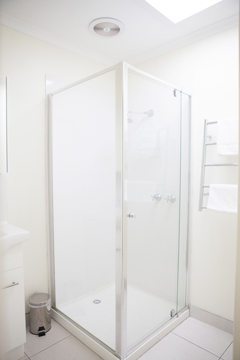 Bathroom 4, Echuca Moama Holiday Villas, Murray