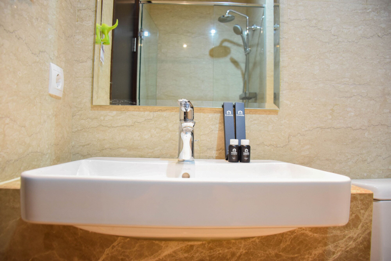 Bathroom 3, Great Deal And Cozy Studio Menteng Park Apartment, Jakarta Pusat