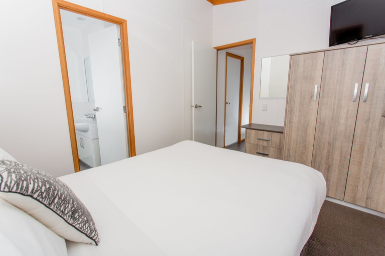 Bedroom 2, BIG4 Melbourne Holiday Park, Melbourne