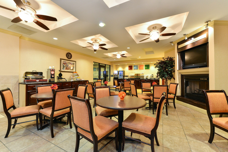 Food & Drinks 5, Comfort Suites near MCAS Beaufort, Beaufort