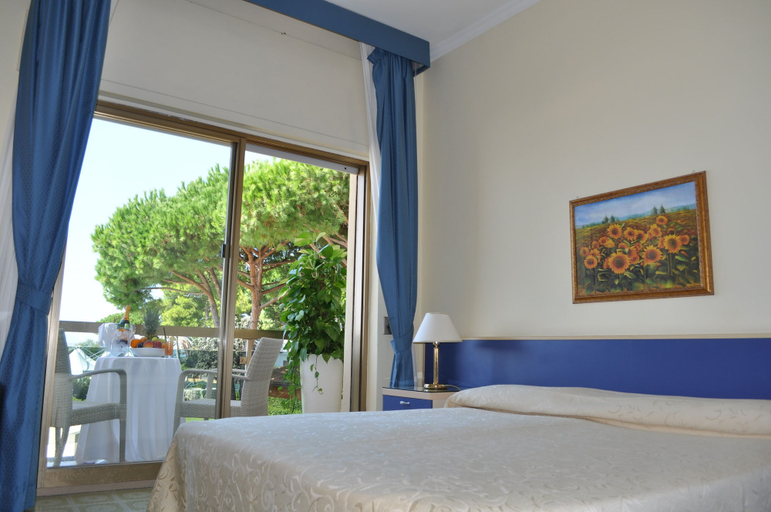 Bedroom 4, Grand Hotel La Playa, Latina