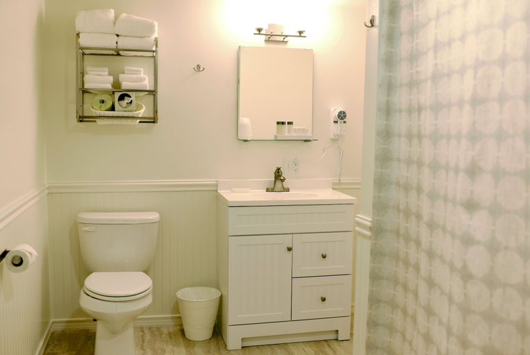 Bathroom 4, Sandwich Inn and Suites, Barnstable
