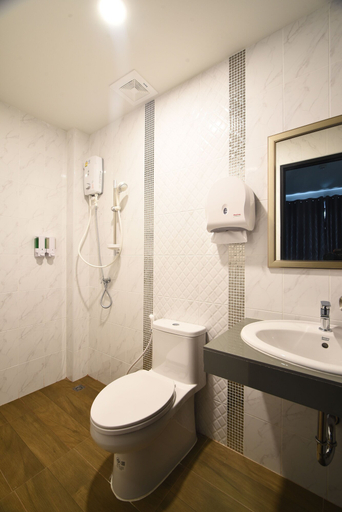 Bathroom 3, KOKO Hostel- Adults Only, Mueang Krabi
