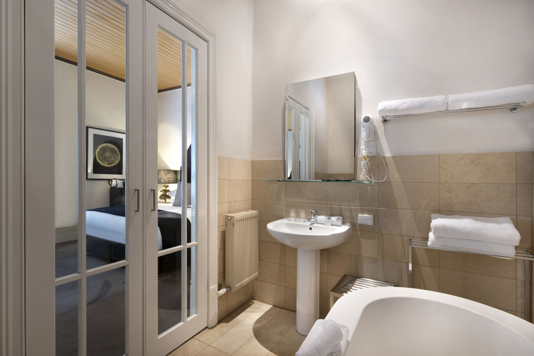 Bathroom 4, Hotel Frangos, Hepburn - East