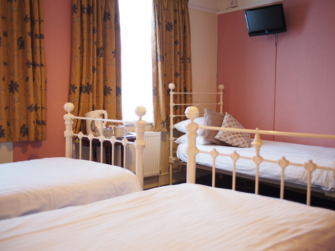 Bedroom 2, The Coach House Canterbury, Kent