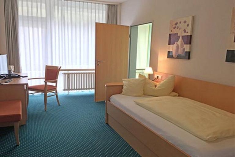 Bedroom 2, GesundheitsHotel Das Bad Peterstal, Ortenaukreis