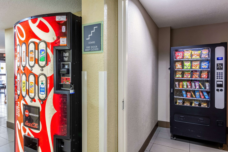 Food & Drinks 5, Quality Inn & Suites Southport, Indianapolis