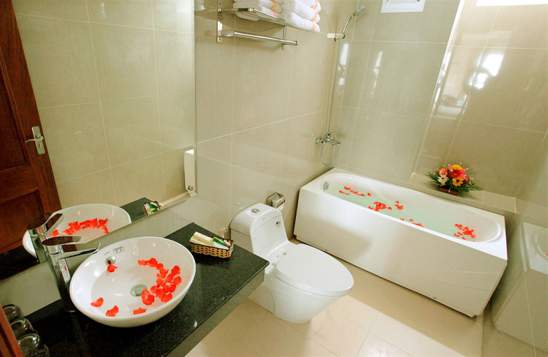 Bathroom 4, Golden Sand Hotel, Nha Trang