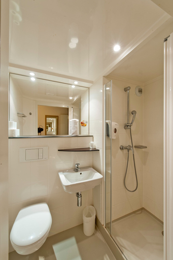 Bathroom 4, Hotel Première Classe Sens Nord Saint Clément, Yonne