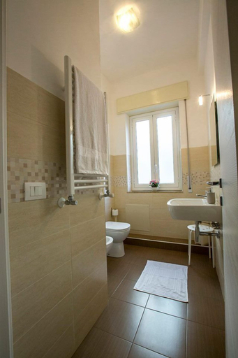 Bathroom 5, B&B Siracusa Holidays, Syracuse