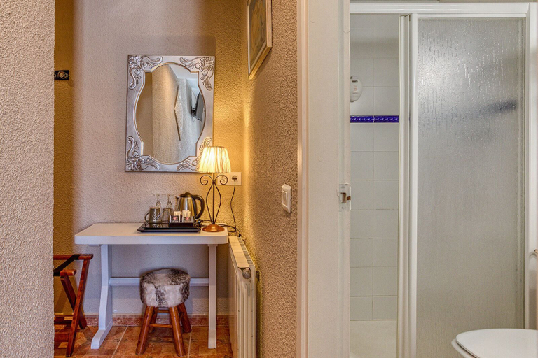 Bathroom 3, Hostal La Fonda, Girona