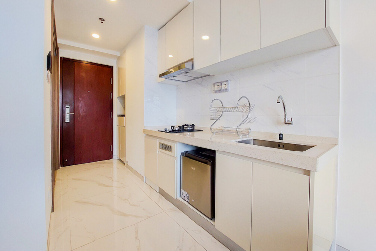 Others 2, Strategic and Elegant Studio Apartment at Sky House BSD By Travelio, Tangerang Selatan