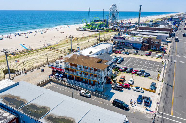 Exterior & Views 2, Boardwalk Hotel Charlee & Beach House Rentals, Ocean