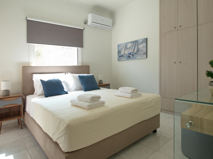 Room 2, Villa Nikos in Megala Chorafia, Crete