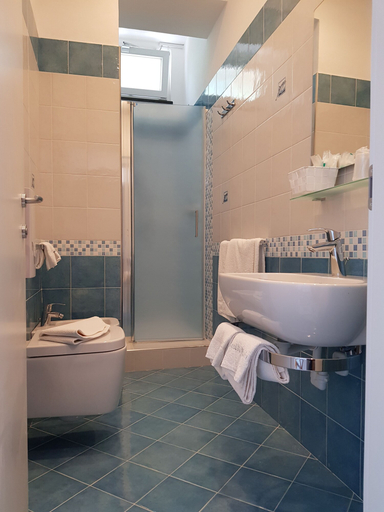 Bathroom 5, Hotel Da Maria, Napoli