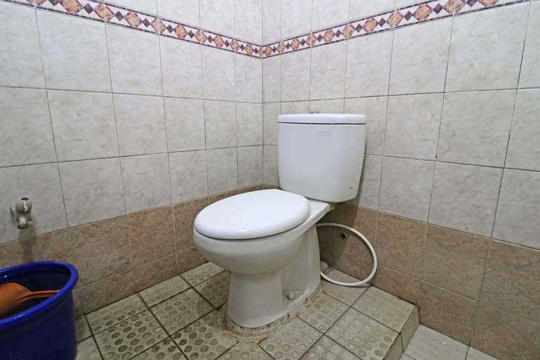 Bathroom 4, Borneo Hostel, Central Jakarta