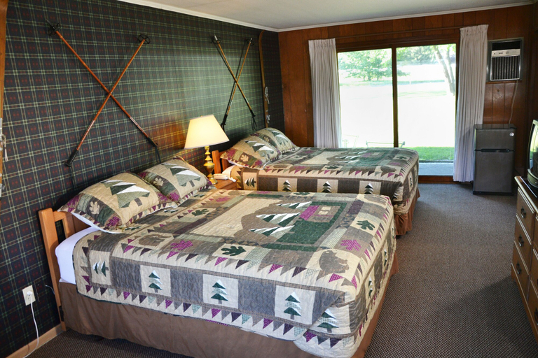 Bedroom 3, Birchwood Inn, Emmet