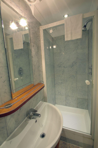 Bathroom 4, Hyde Park Economy Apartments, London