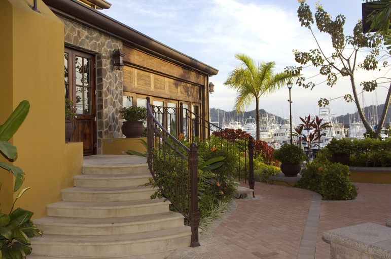 Exterior & Views 2, Veranda 3B 2 bedrs second floor by Stay in CR, Garabito