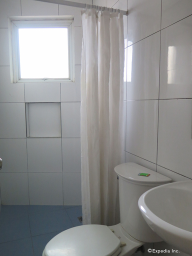 Bathroom 4, Cinfandel Suites, Mandaue City