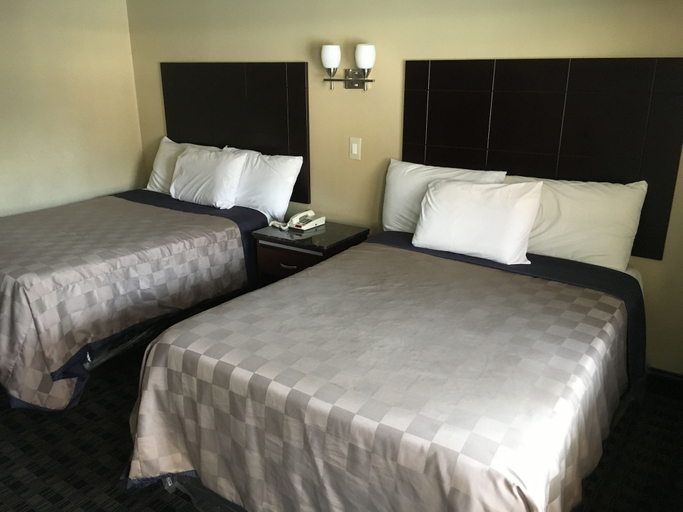 Bedroom 5, Del Amo Inn, Los Angeles
