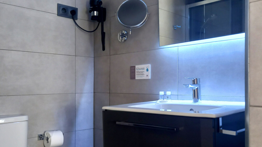 Bathroom 3, Woohoo Rooms Hortaleza, Madrid
