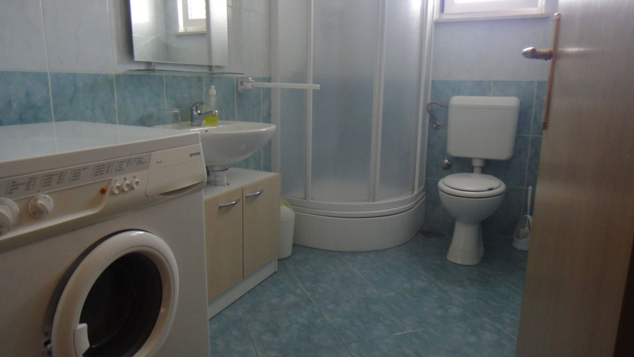 Bathroom 3, Apartmani Roko, Kaštela