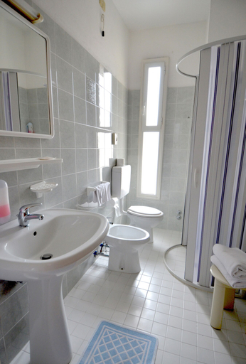 Bathroom 4, Hotel Stockholm, Venezia