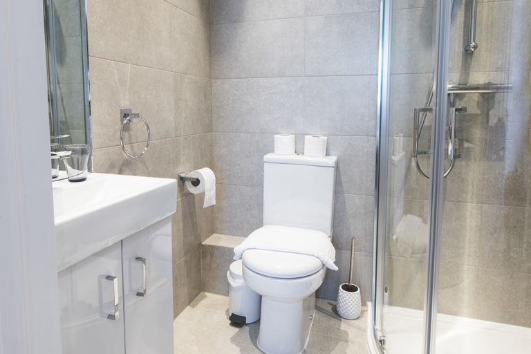 Bathroom 4, The Hurdwick, London