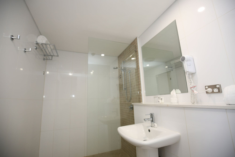 Bathroom 4, Ela Beach Hotel & Apartments, National Capital District