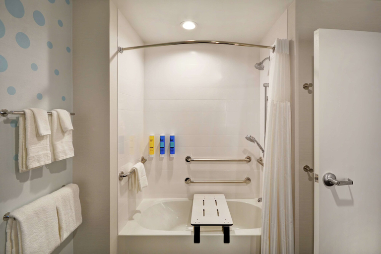 Bathroom 4, TRU by Hilton Denver, Lancaster
