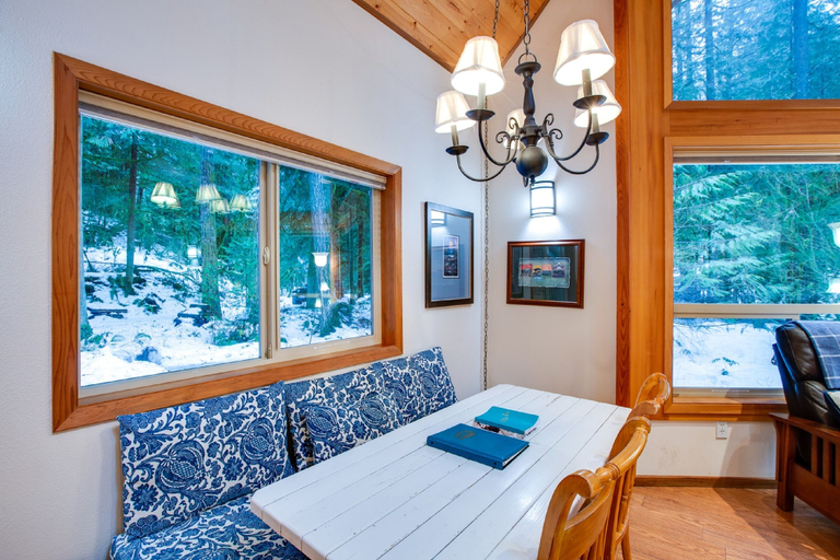 Bedroom 2, 04SL - Hot Tub - BBQ - Pets OK - Sleeps 5, Whatcom