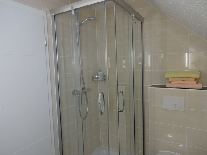 Bathroom 4, Gasthof Hotel Zum Ross, Main-Tauber-Kreis