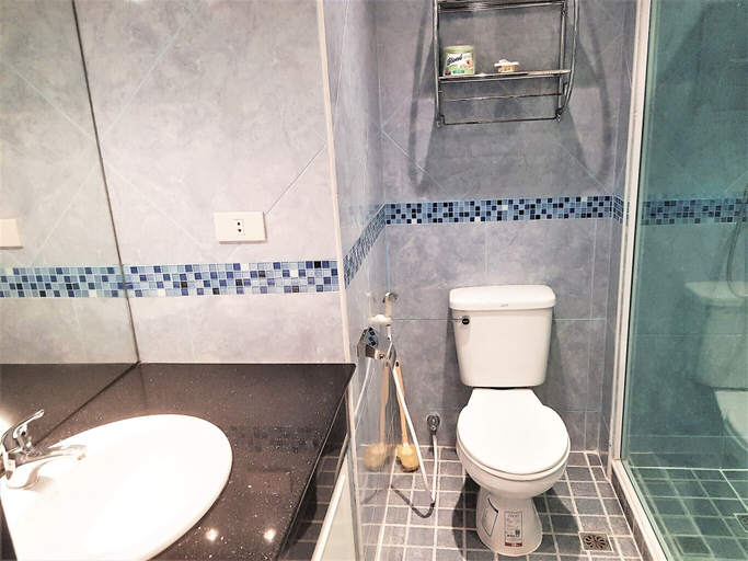 Bathroom, Floor 12 Jomtien Beach Condo, Pattaya