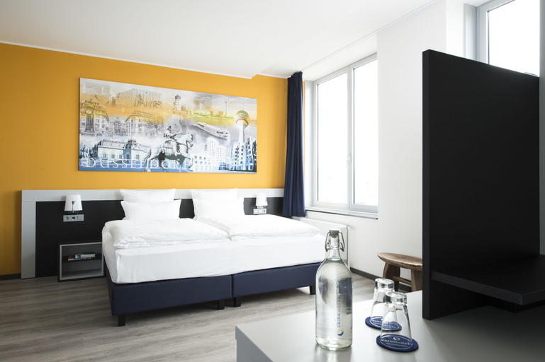 Bedroom 3, carathotel Düsseldorf City, Düsseldorf